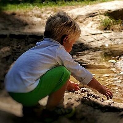 Kind - Wasserspielplatz