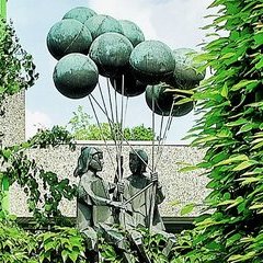 Kinder mit Luftballons von Claus Homfeld / Foto: Christian Eckhoff