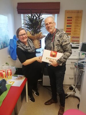 Geschenkübergabe Familienbeirat Dr. Leisterer