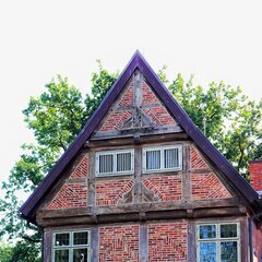 Giebel am Königin-Christinenhaus