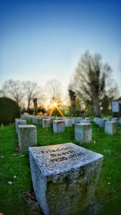 Stelenfeld Mahnmal Krieg