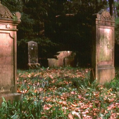 Grabsteine auf dem Jüdischen Friedhof